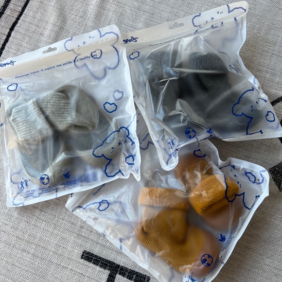 Pompons baby shoes barefoot style soft too wide toe box 3 pairs - Picture 2 of 8